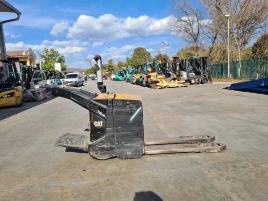 CATERPILLAR elektromos raklapemelő