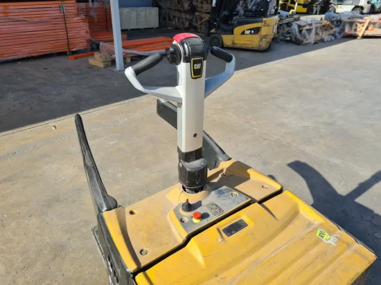 CATERPILLAR elektromos raklapemelő