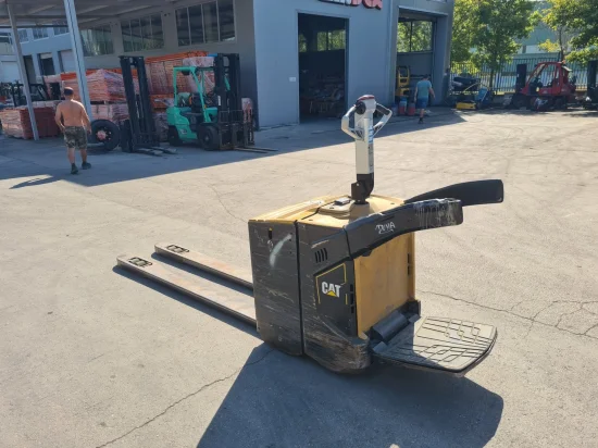 CATERPILLAR elektromos raklapemelő