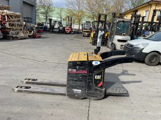 CATERPILLAR elektromos raklapemelő