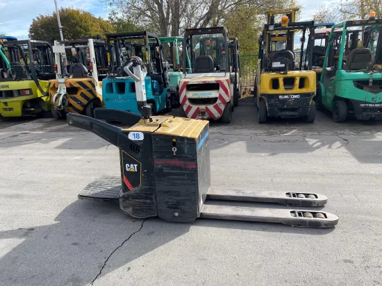 CATERPILLAR elektromos raklapemelő