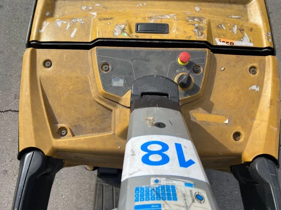 CATERPILLAR elektromos raklapemelő