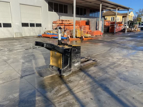 CATERPILLAR elektromos raklapemelő