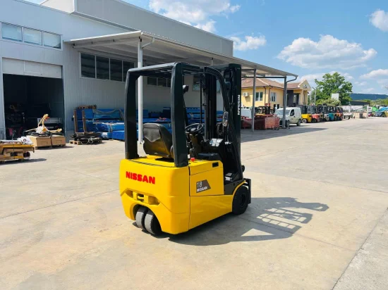 електрокар NISSAN