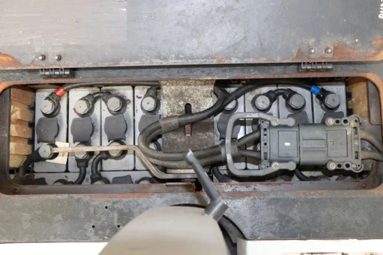 NISSAN/UNICARRIERS elektromos raklapemelő